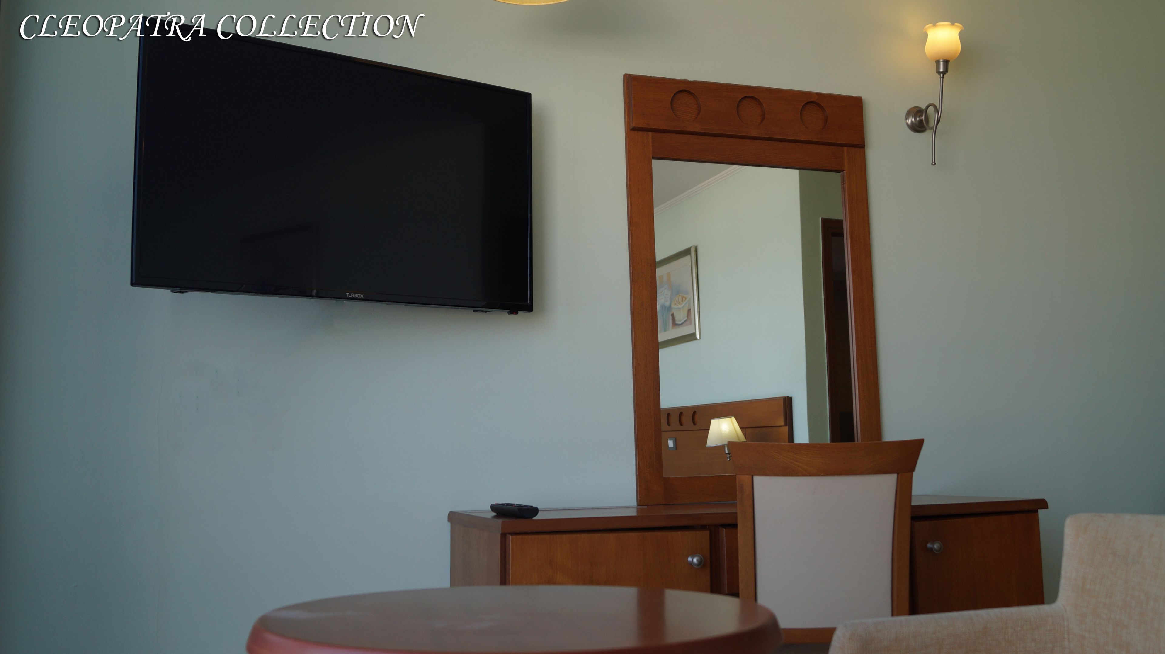 honeymoon suite (spa bath) | living room