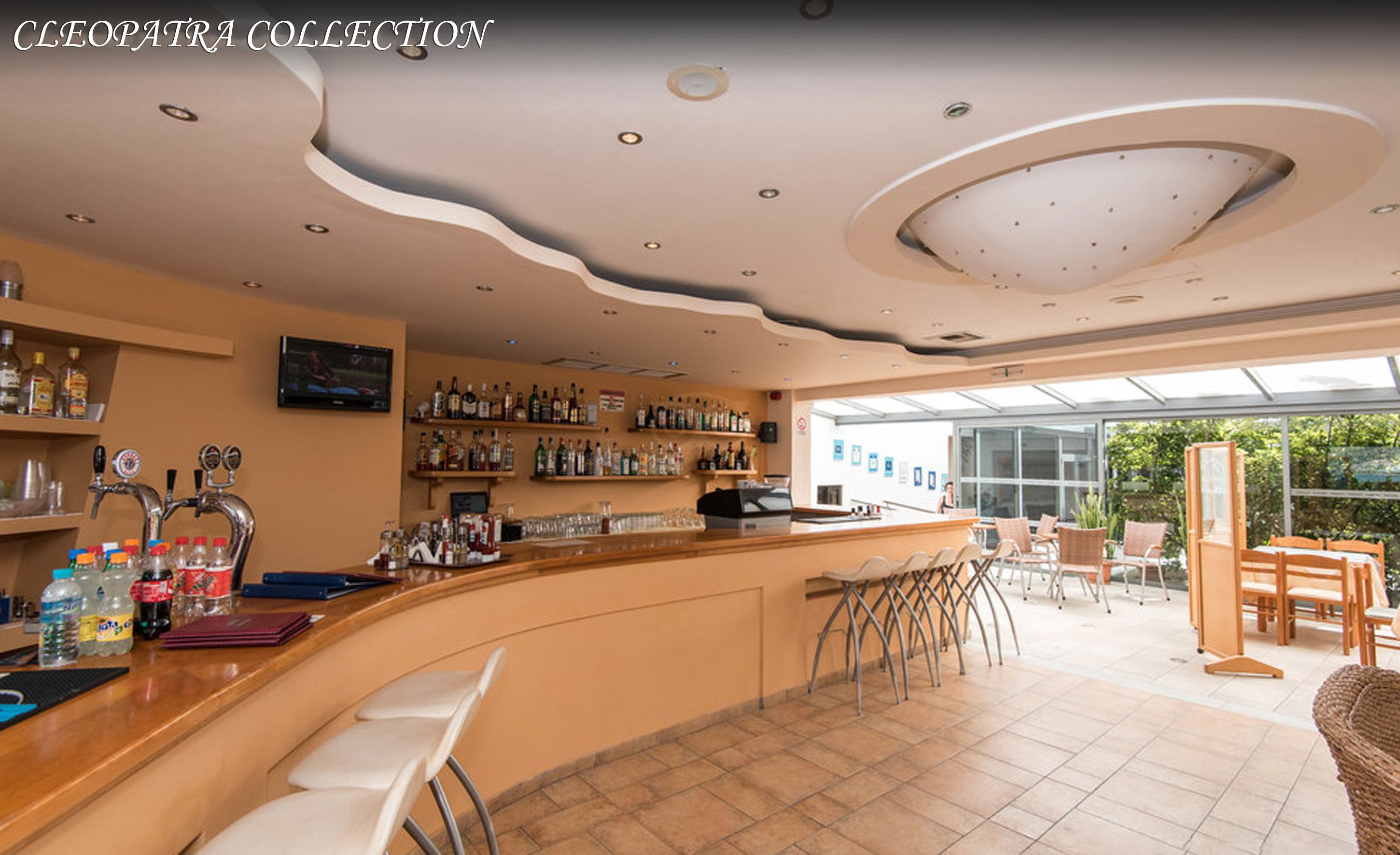 2 bars/lounges, poolside bar