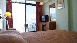 スーペリア ダブルまたはツインルーム プールビュー | セーフティボックス (室内)、デスク、防音設備、可動式ベッド