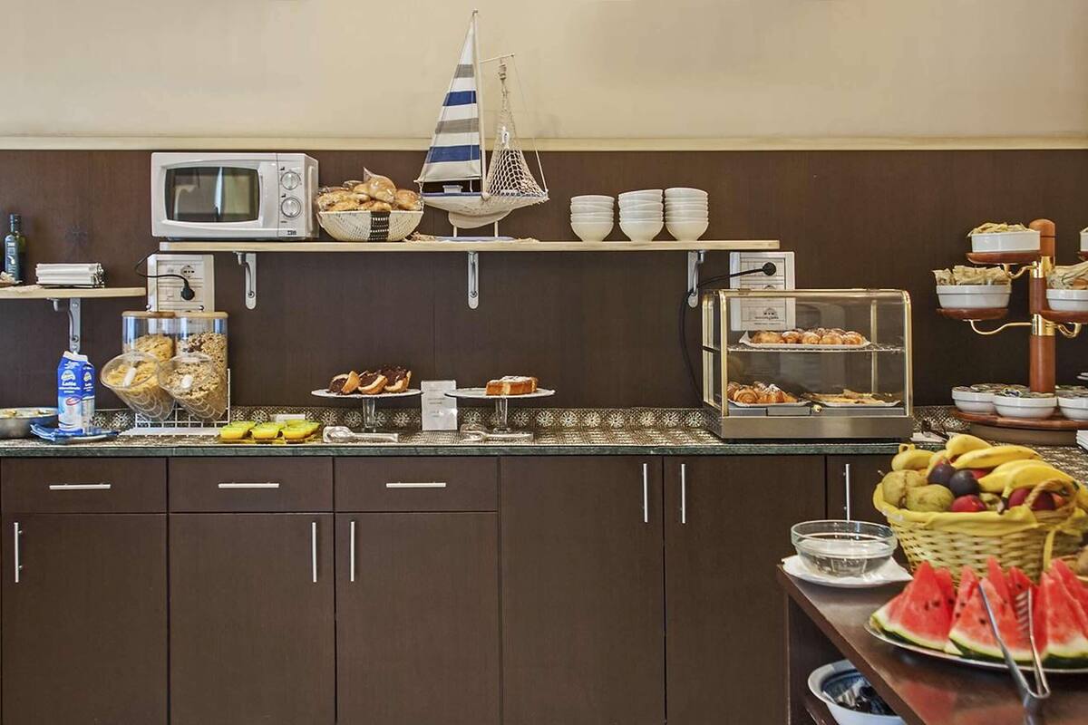 daily continental breakfast (eur 9.5 per person)