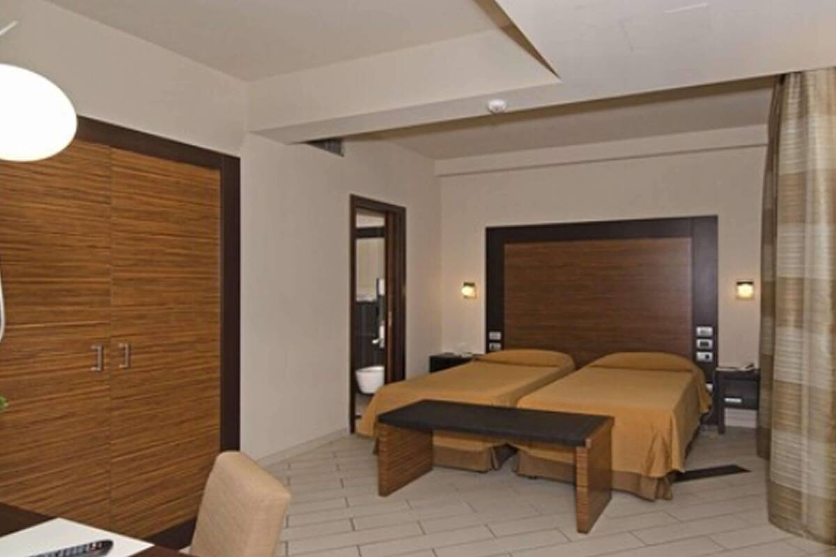 in-room safe, desk, free wifi, bed sheets