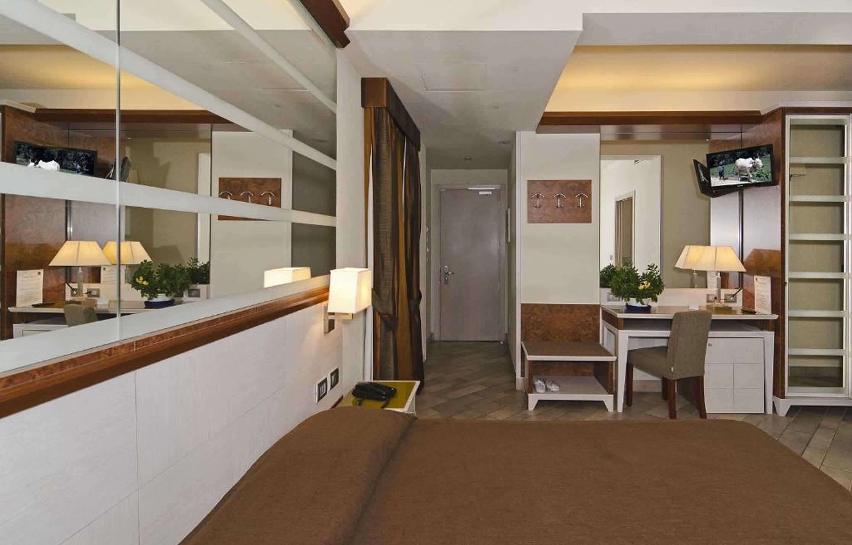 in-room safe, desk, free wifi, bed sheets