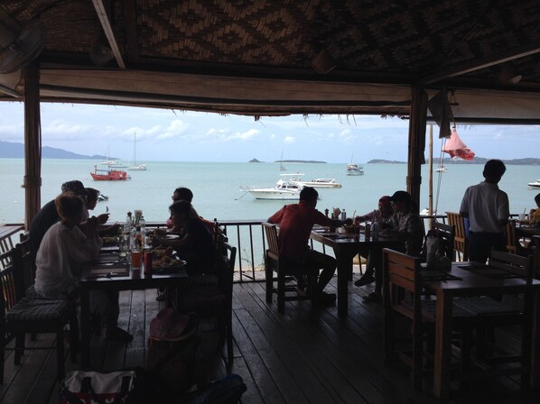 Frühstück, Mittagessen, internationale Küche, Blick auf den Strand