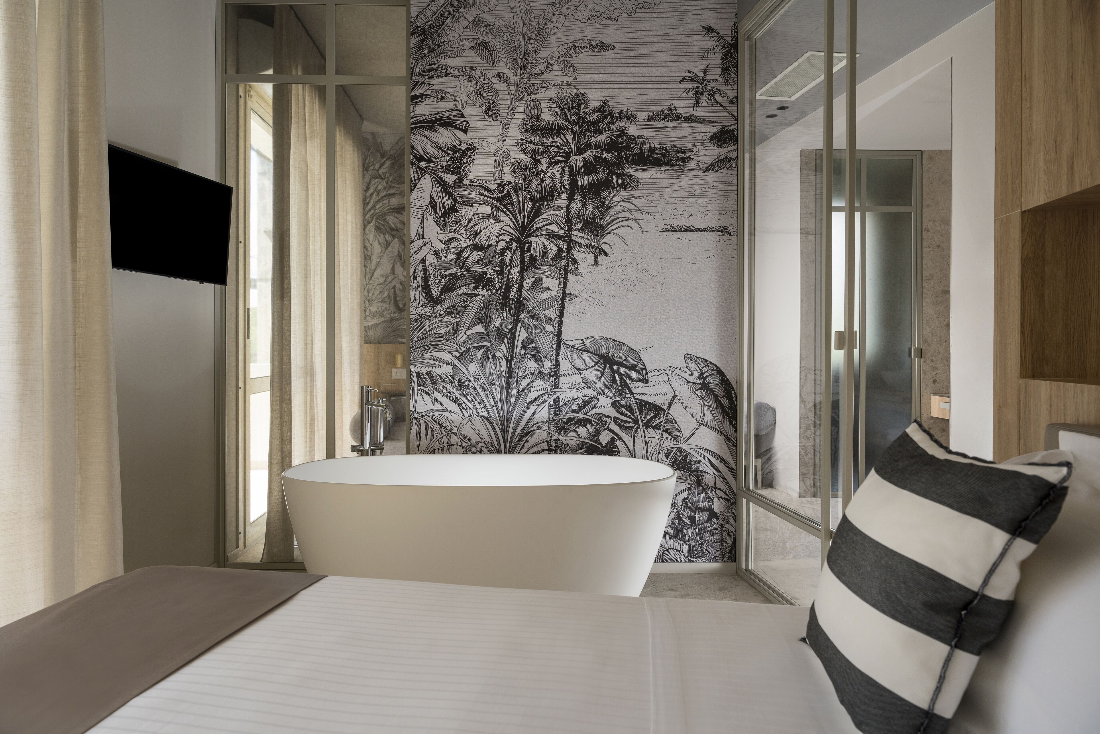 suite | 1 bedroom, frette italian sheets, down duvets, in-room safe