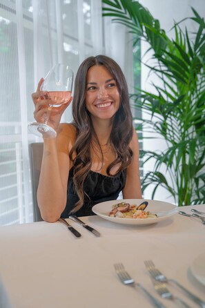 Frühstück, Mittagessen, Abendessen, lokale Küche 