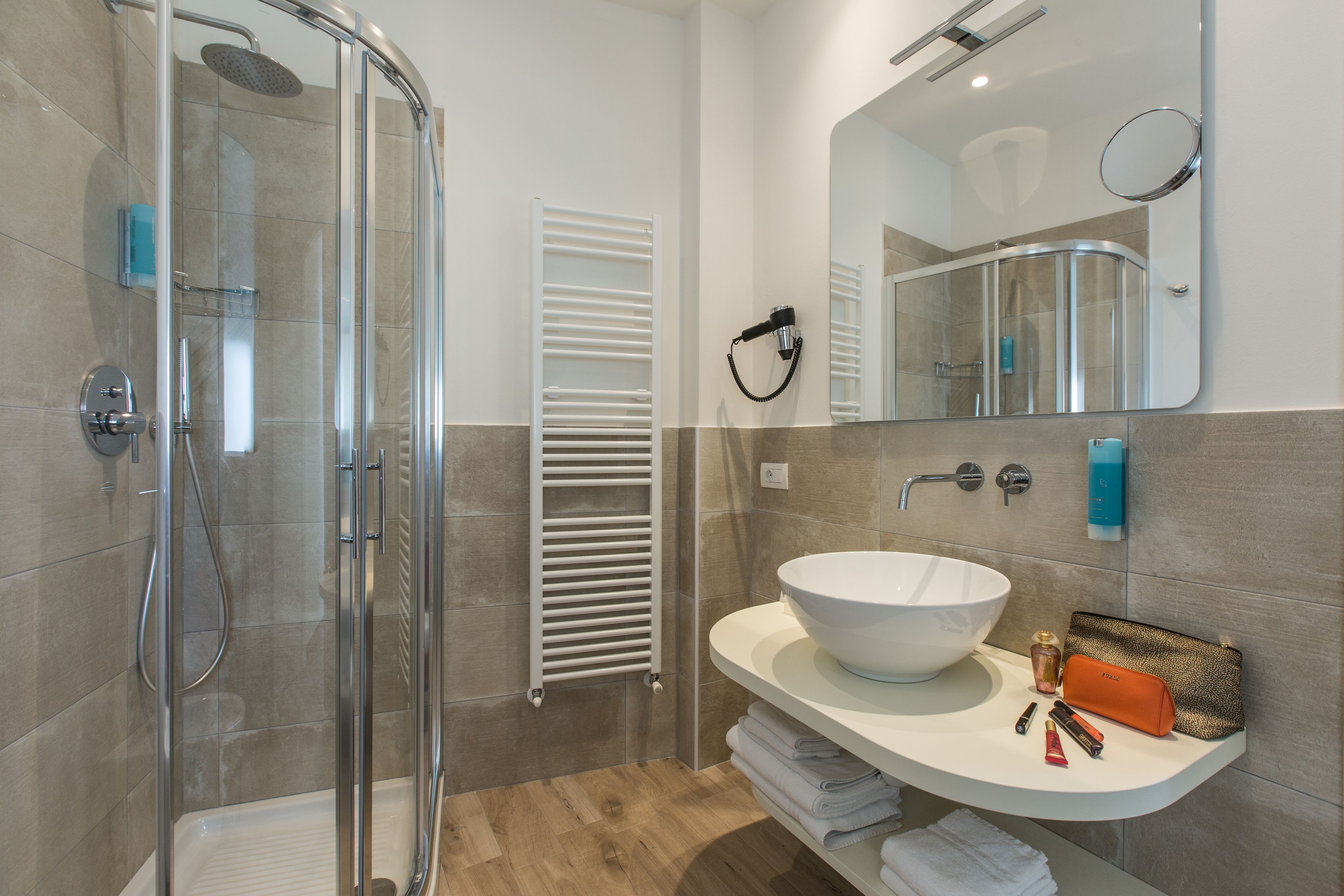 shower, rainfall showerhead, free toiletries, hair dryer