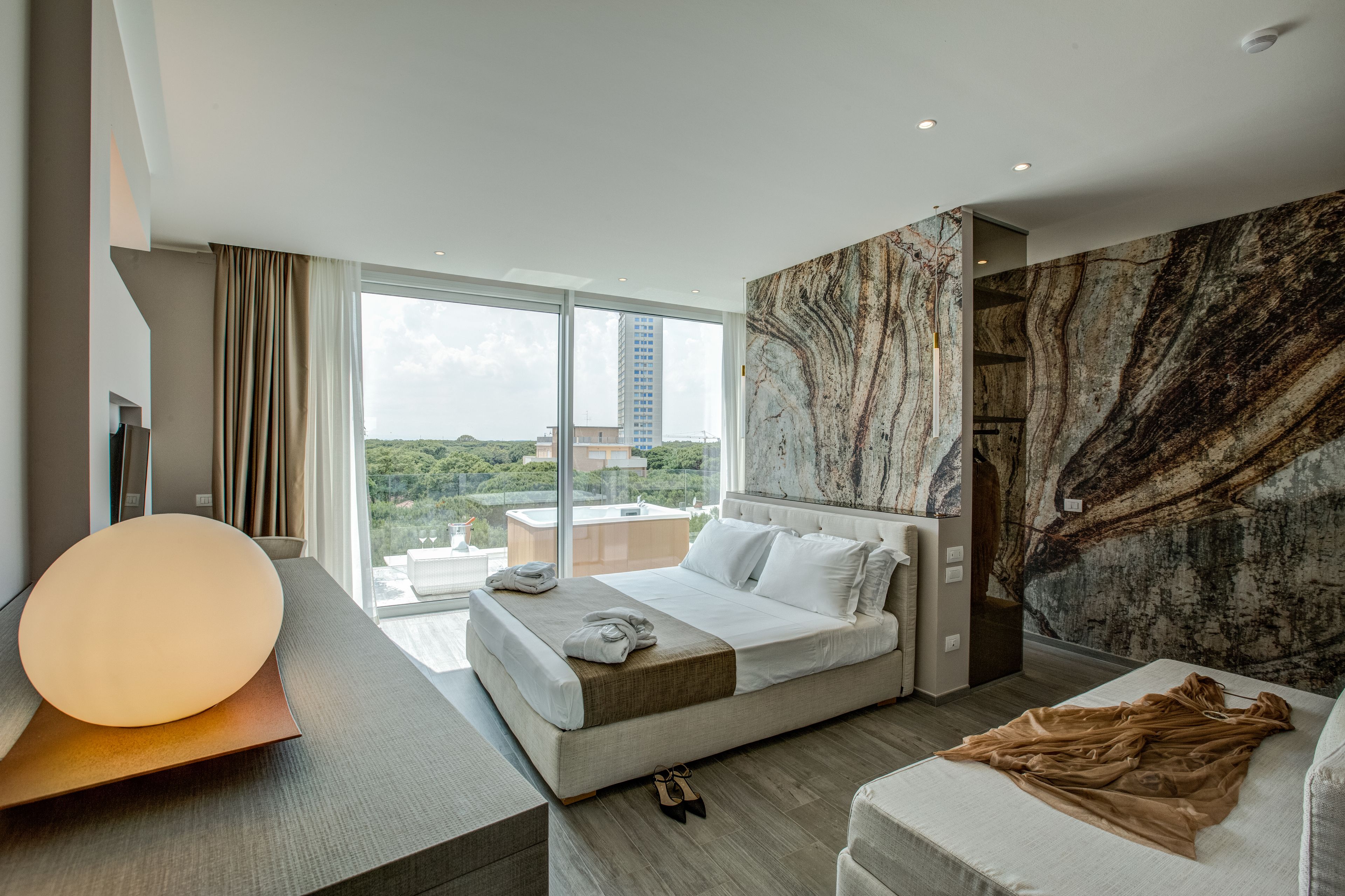 1 bedroom, frette italian sheets, down duvets, in-room safe