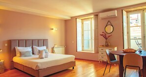 Departamento superior, 1 cama Queen size | Insonorización, tabla de planchar con plancha y wifi gratis 
