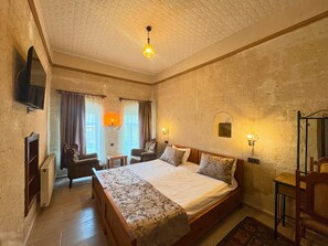 Boutique Double or Twin Room | Premium bedding, desk, soundproofing, iron/ironing board - Elysée Cave House (Nevsehir)