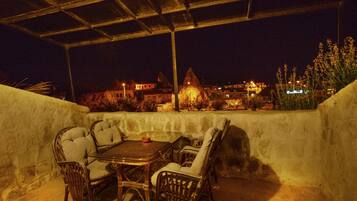 Family Cave Suite with Balcony | Balcón