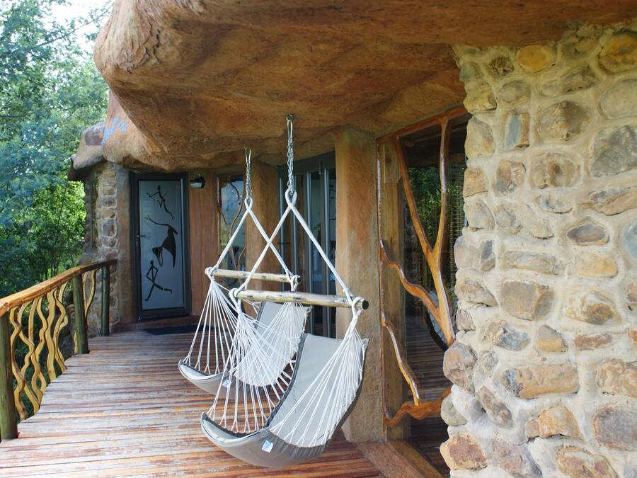 Zimmer | Hochwertige Bettwaren, Zimmersafe, individuell dekoriert