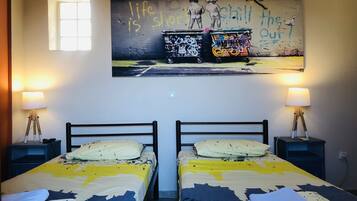 Sistema de insonorización, tabla de planchar con plancha y wifi gratis