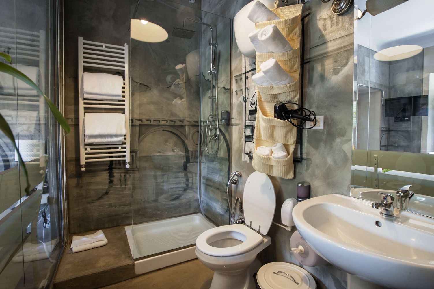 Dusche, Regendusche, kostenlose Toilettenartikel, Haartrockner