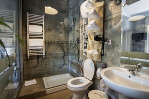 Bruser, brusehoved med spredningseffekt, gratis toiletartikler