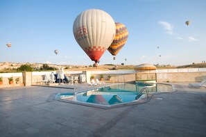 Piscine extérieure (ouverte en saison), cabanons gratuits