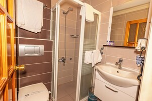Standard Single Room | Bathroom