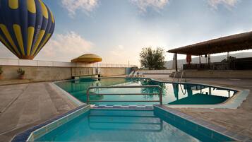 Piscina stagionale all'aperto, cabine incluse nel prezzo