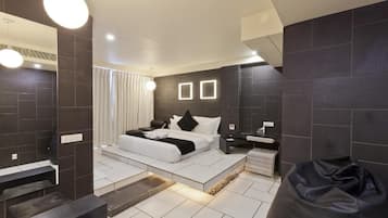 Room (Titanium)