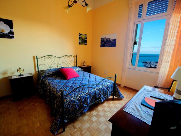 In-room safe, individually decorated, individually furnished, desk