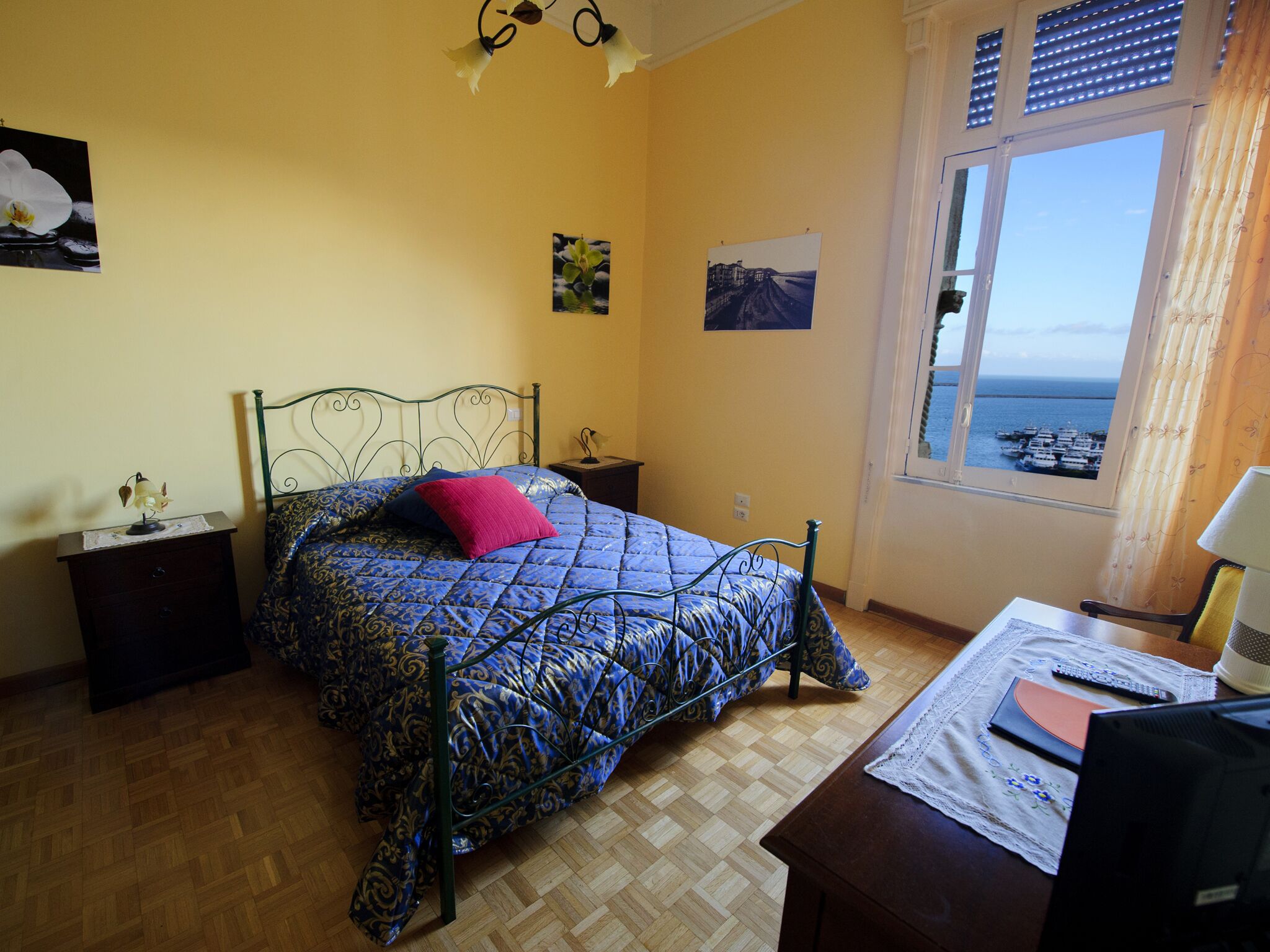 In-room safe, desk, laptop workspace, soundproofing