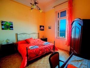 In-room safe, individually decorated, individually furnished, desk - Barone Bed and Breakfast (Salerno)