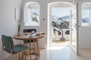 Honeymoon Suite, Hot Tub, Sea View (Outdoor Hot Tub) | Premium bedding, free minibar items, in-room safe - Art Maisons Aspaki Exclusive Suites (Santorini)