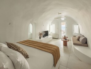 Premium bedding, free minibar items, in-room safe - Art Maisons Aspaki Exclusive Suites (Santorini)