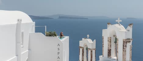 Experience the serene tranquility of ASPAKI, perched on a cliff overlooking the vast sea.