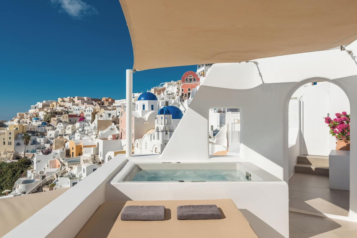 Honeymoon Suite, Hot Tub, Sea View (Outdoor Hot Tub) | Premium bedding, free minibar items, in-room safe