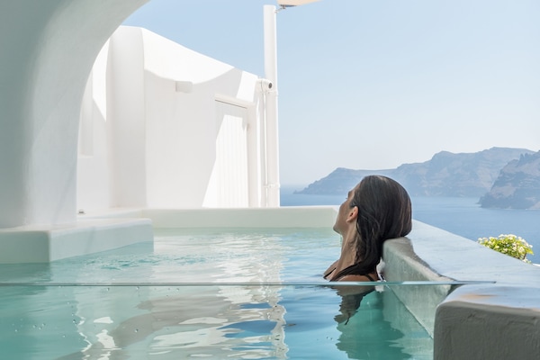 Exclusive Suite, 1 Queen Bed, Private Pool, Sea View (Atmospherico) | Premium bedding, free minibar items, in-room safe