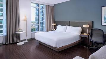 Studio, 1 kingsize-seng med sovesofa | Sengetøy av topp kvalitet, safe på rommet og skrivebord