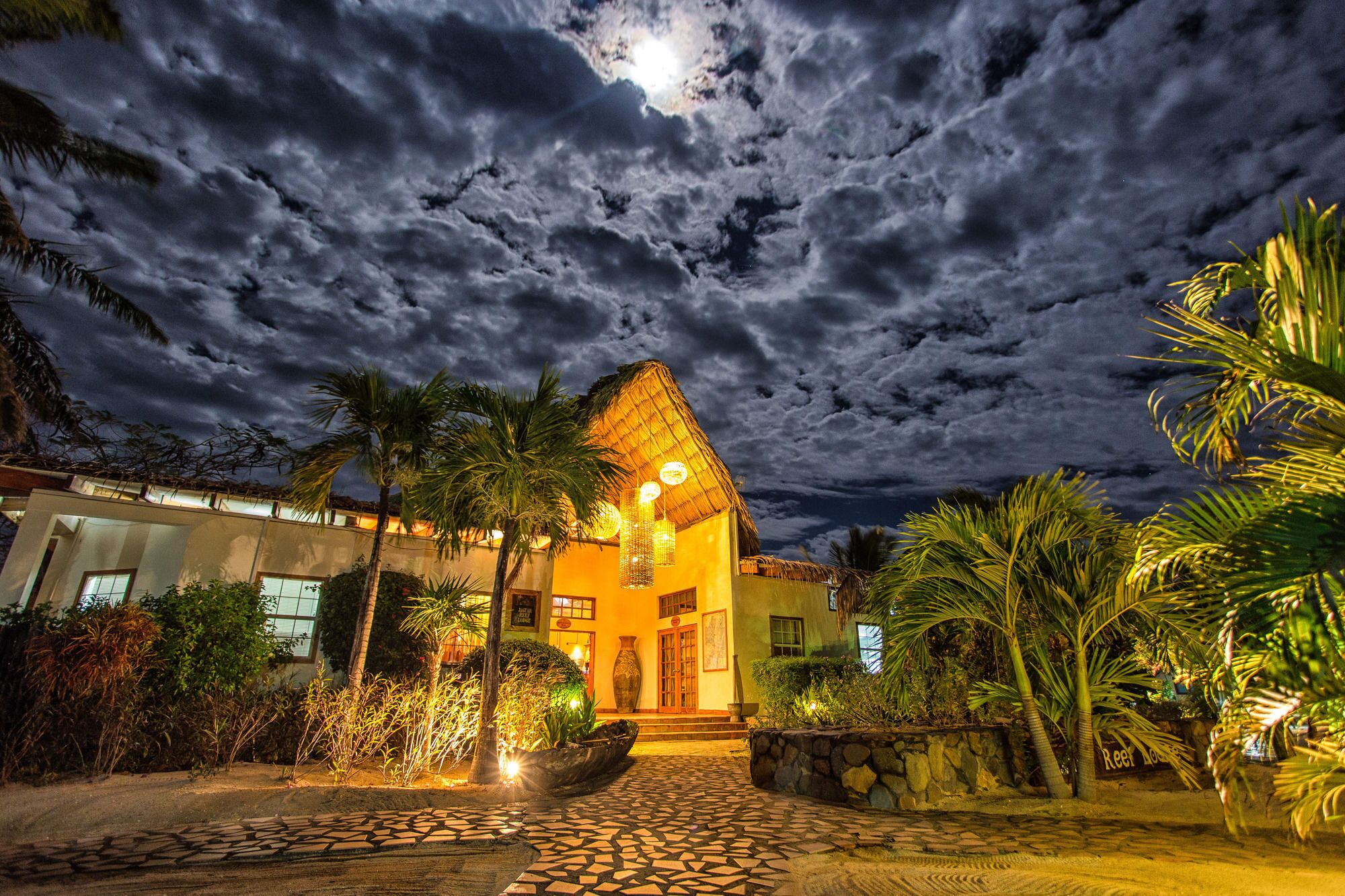 المنشأة من الخارج