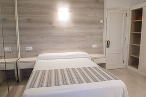 Caja de seguridad en la habitación, cortinas blackout y wifi gratis 