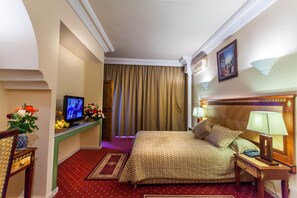 เครื่องนอนระดับพรีเมียม, มินิบาร์, ตู้นิรภัยในห้องพัก, ผ้าม่านกันแสง