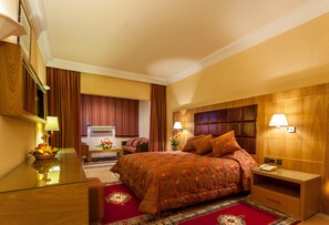 Ropa de cama de alta calidad y minibar 