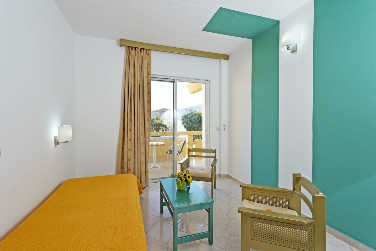 Apartment | Living area | TV