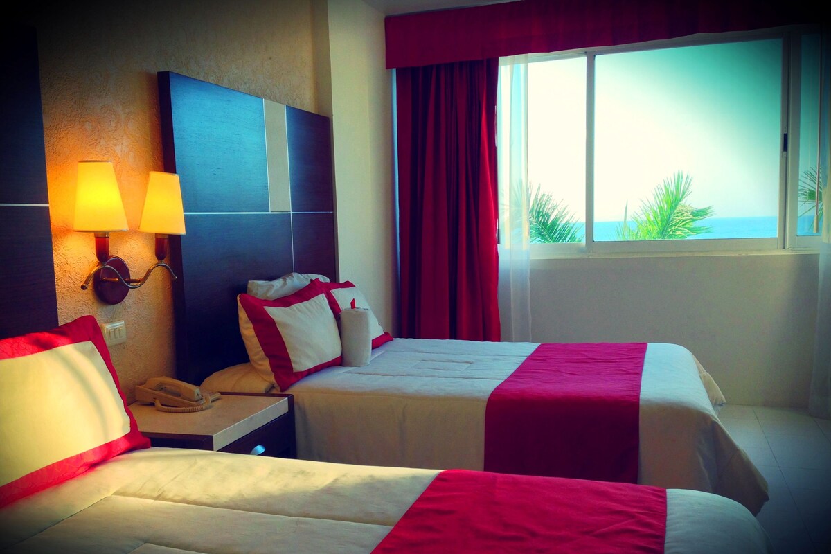 In-room safe, WiFi (free)