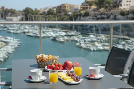 Apartamento Premium, 1 habitación, terraza, vistas al puerto | Terraza o patio. Portodrach Aparthotel & Suites