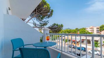 Habitación con 2 camas individuales, balcón | Balcón