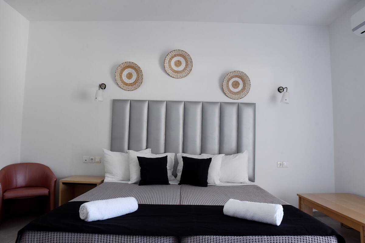 Standard Double or Twin Room | Desk, laptop workspace, soundproofing, WiFi (free)