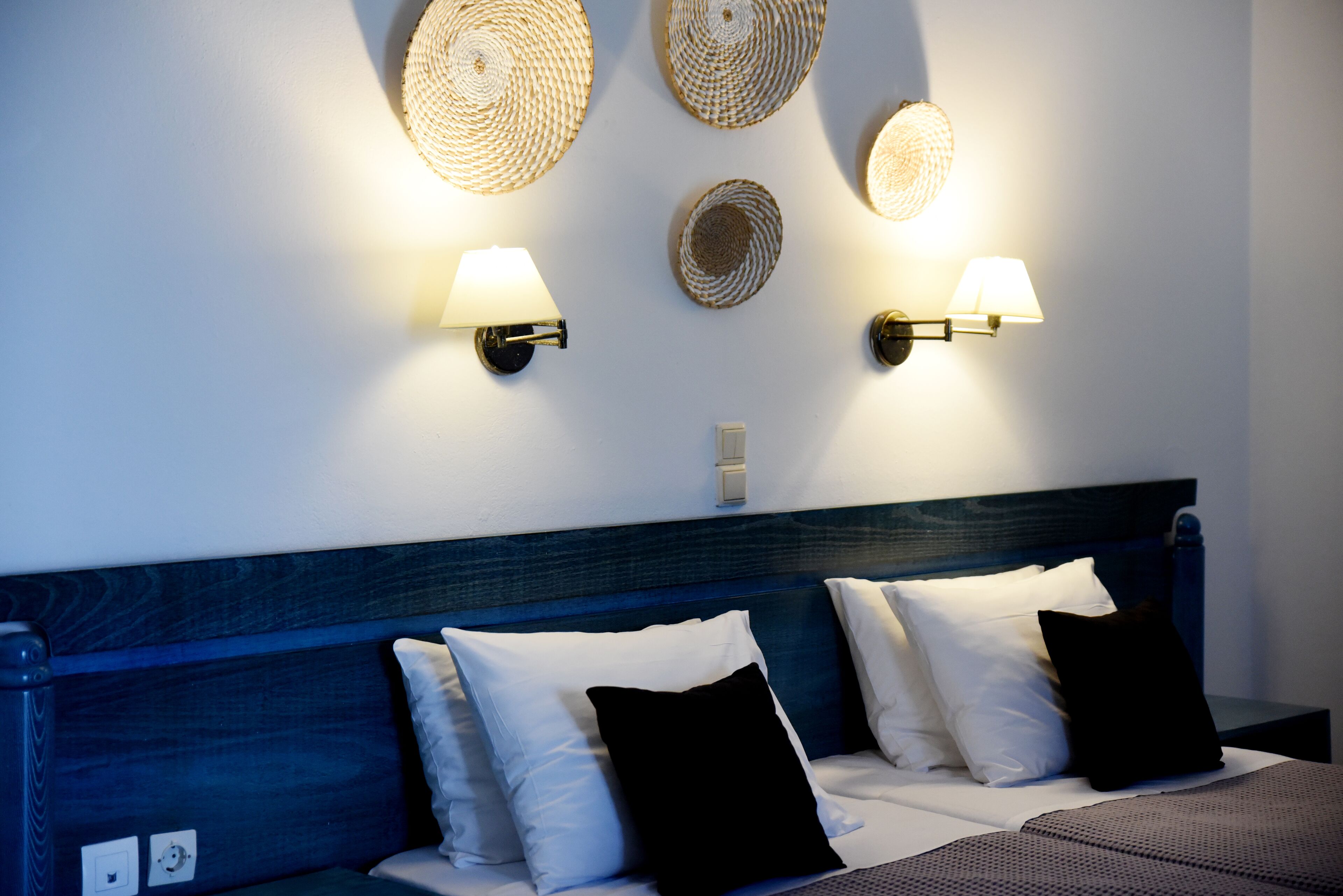 Family Room | Desk, laptop workspace, soundproofing, free WiFi