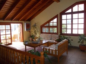 Televisión LED de 32 pulgadas con canales digitales y televisión