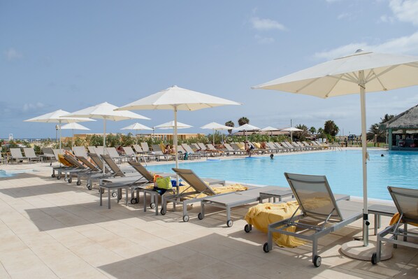 Outdoor pool, pool loungers