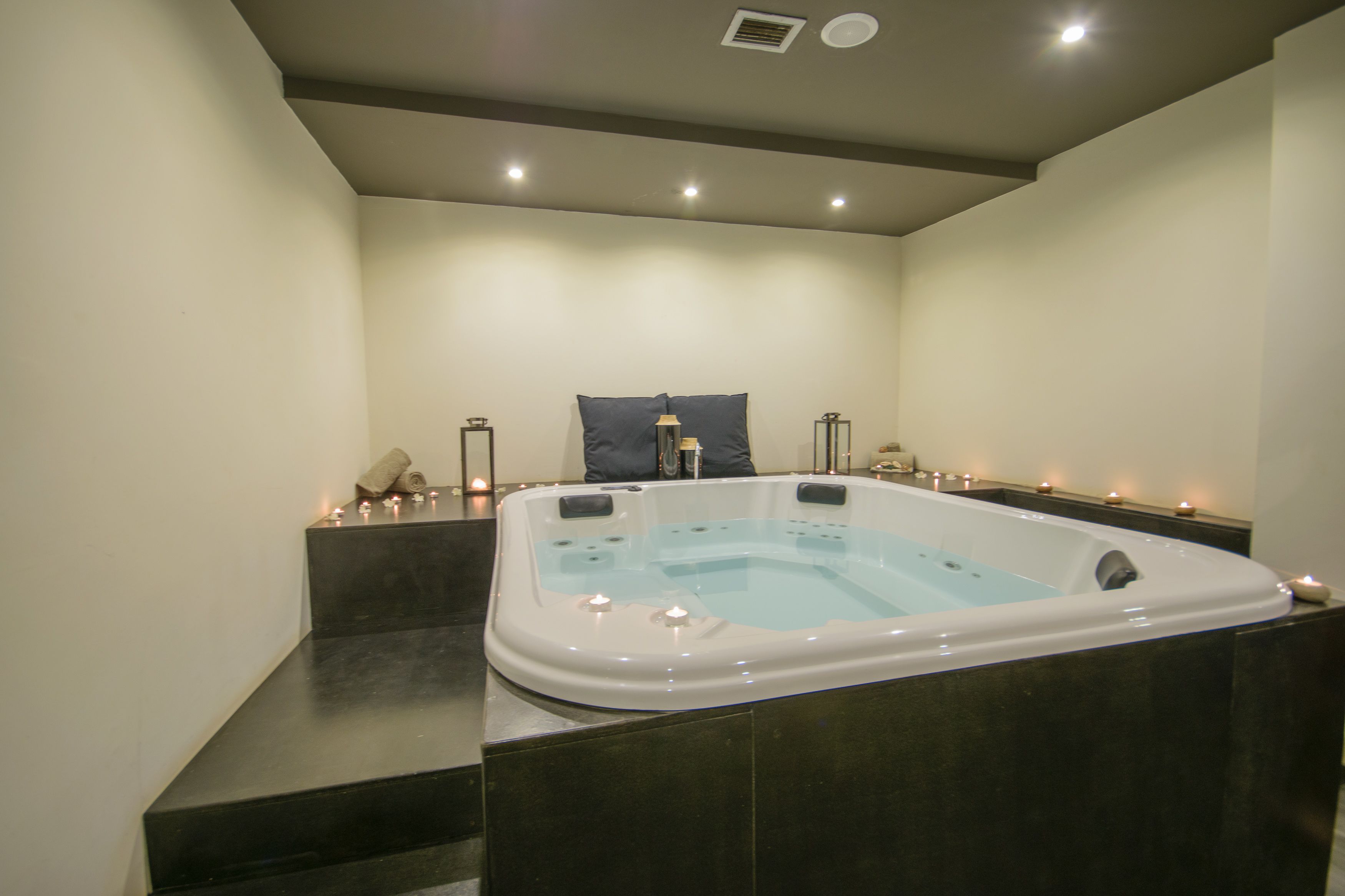 couples treatment room(s)