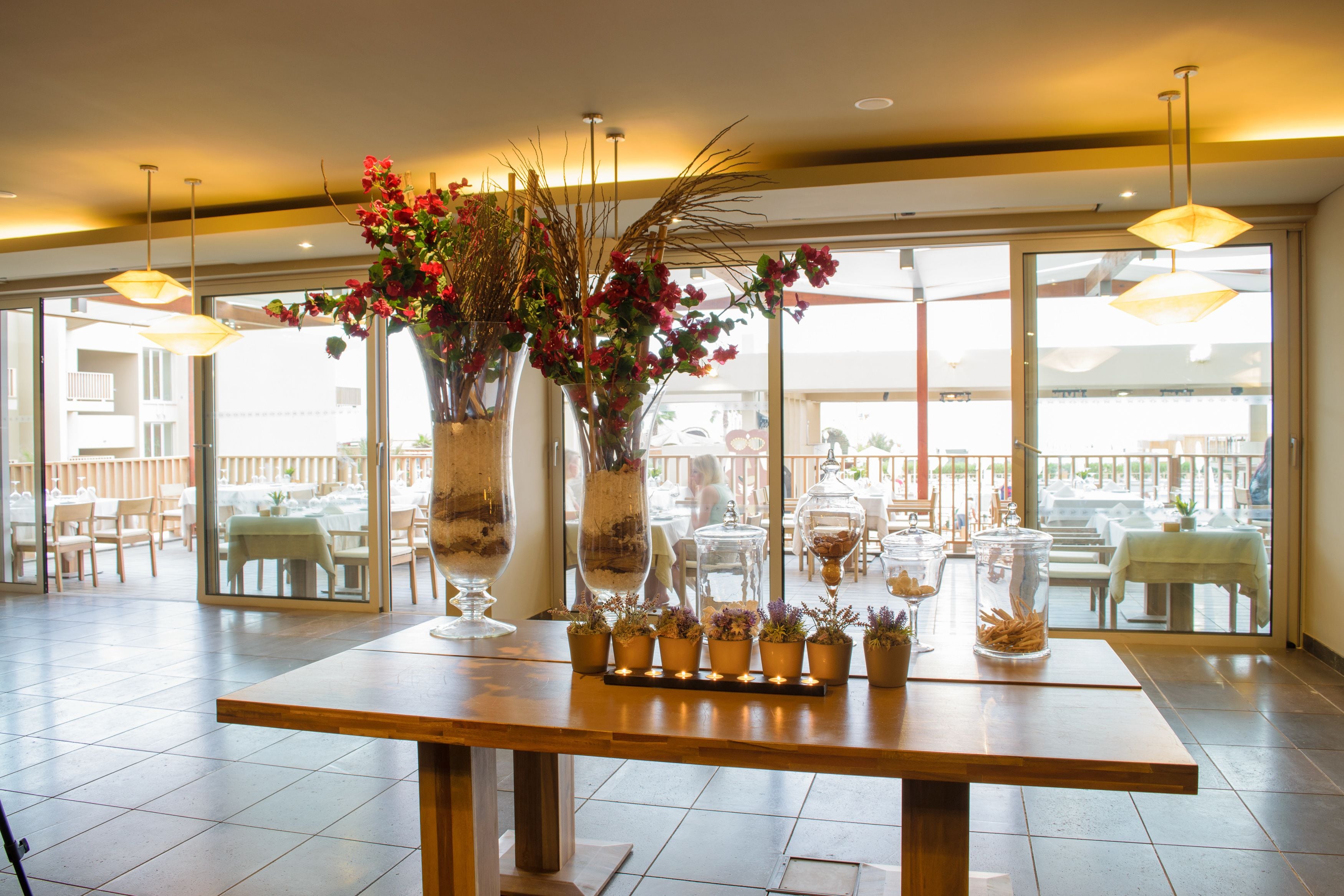 4 restaurants, breakfast, lunch, dinner served; international cuisine