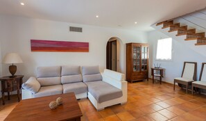 In-room safe, iron/ironing board, WiFi, bed sheets