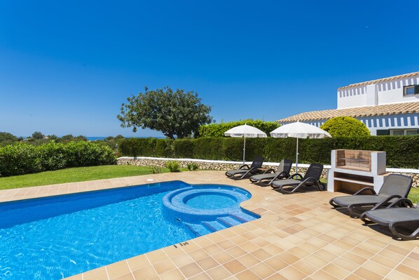 In-room safe, iron/ironing board, WiFi, bed sheets