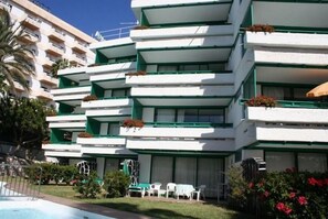 Vista frontal de la propiedad