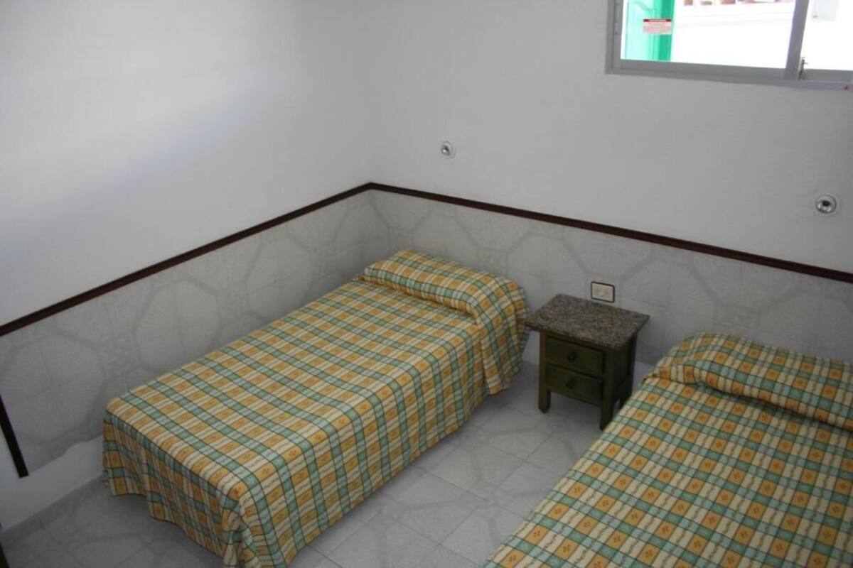 Free cots/infant beds, bed sheets