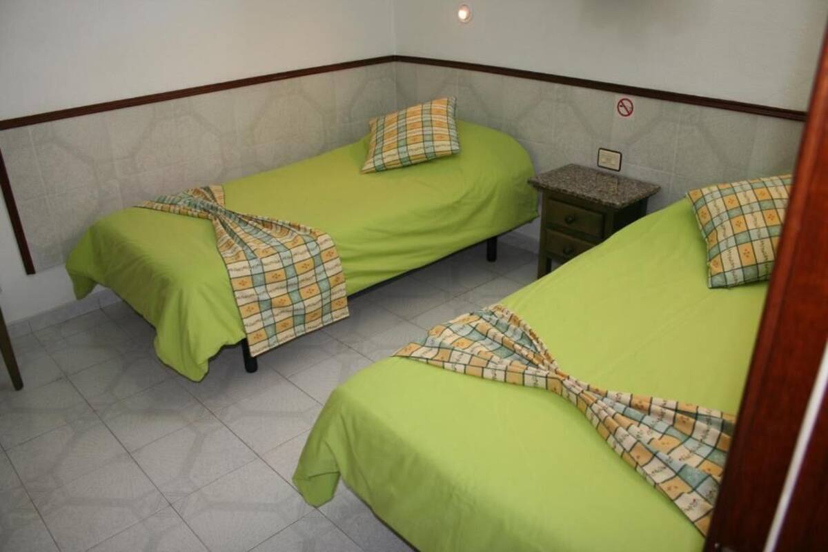 Free cots/infant beds, bed sheets